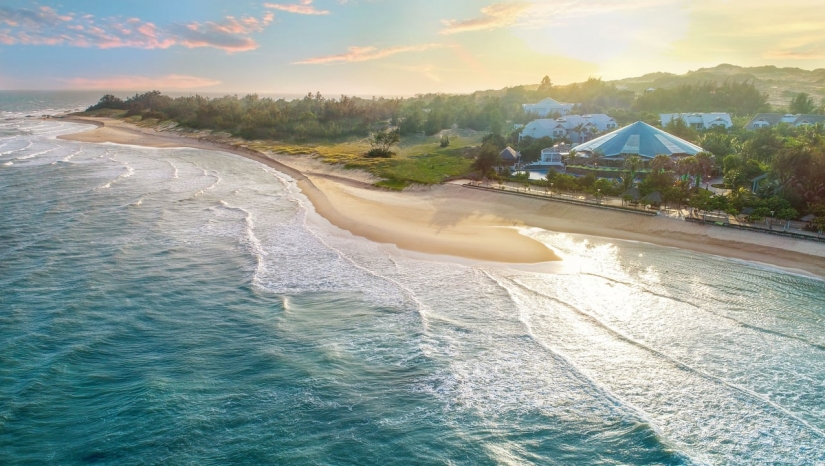 Carmelina Beach Resort  